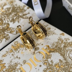 Earrings that feel the latest trends 2023SS DIOR Dior